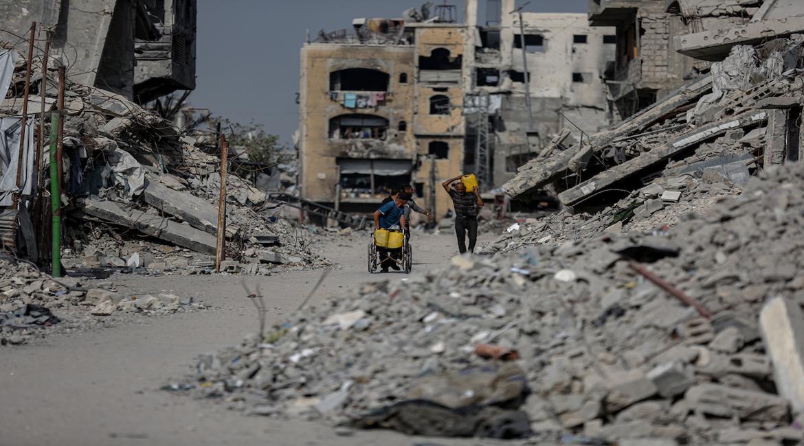 مواطنون يعودون للحياة بين الركام والدمار الكبير الذي أحدثه الاحتلال في جباليا شمال قطاع غزة