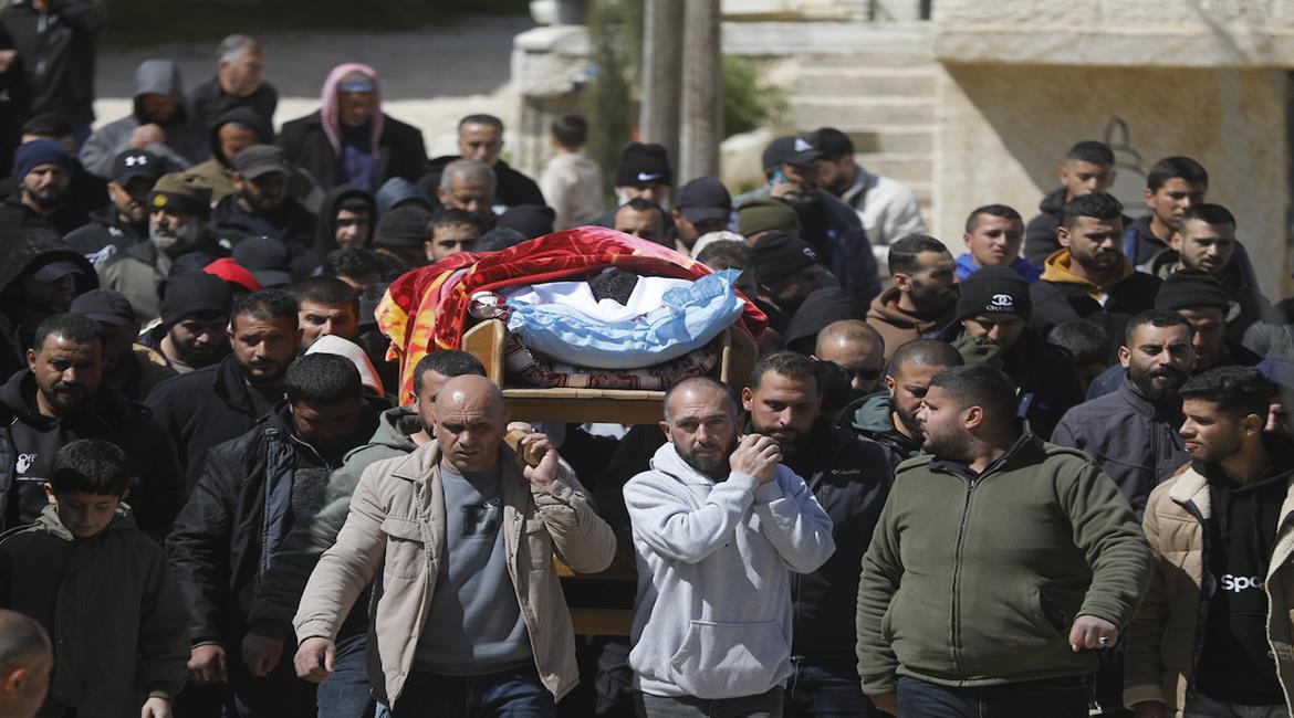 تشييع جثمان الشهيد الشاب أمير شناران (27 عاما) في بلدة يطا، جنوب الخليل