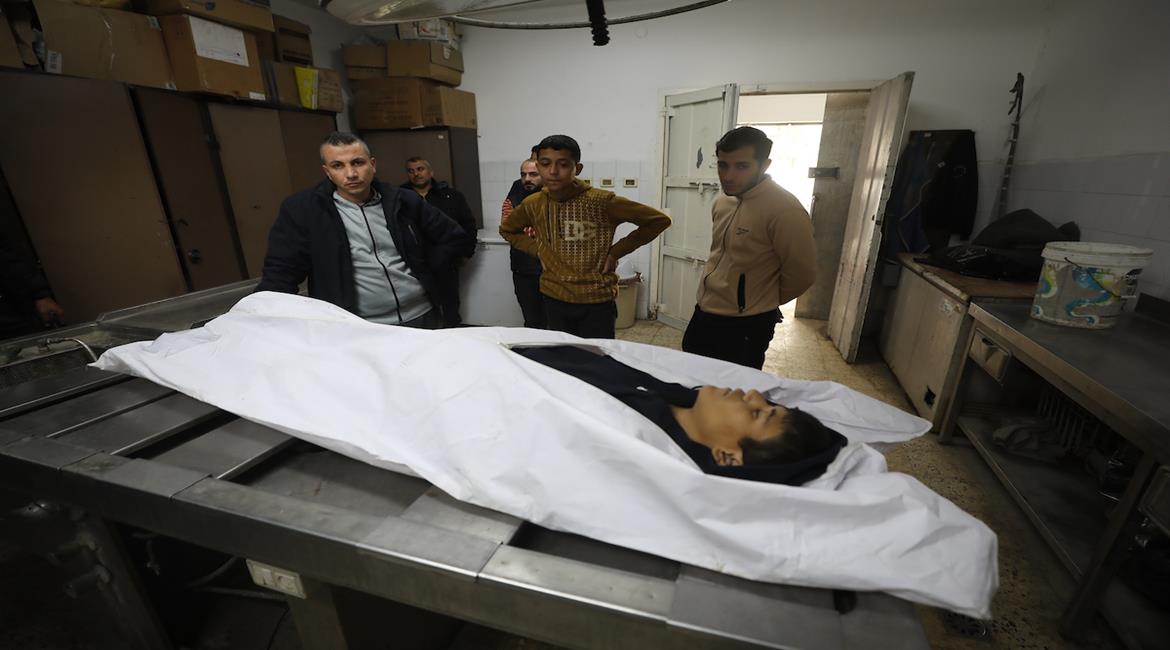 وداع وتشييع شهيد ارتقى برصاص الاحتلال الإسرائيلي في حي الزيتون بمدينة غزة