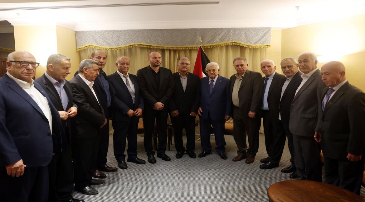 الرئيس محمود عباس،خلال لقائه وفد من فصائل منظمة التحرير الفلسطينية في لبنان