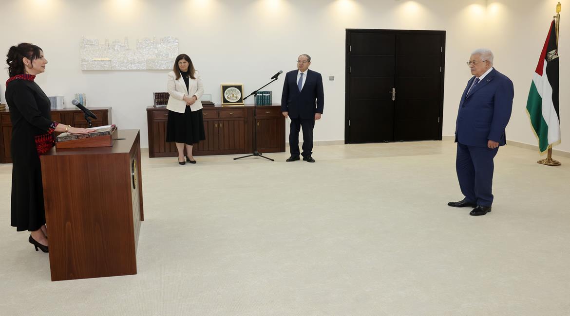 السفيرة عبير الرمحي تؤدي اليمين القانونية أمام الرئيس محمود عباس، سفيرا لدولة فلسطين لدى دولة الامارات العربية المتحدة