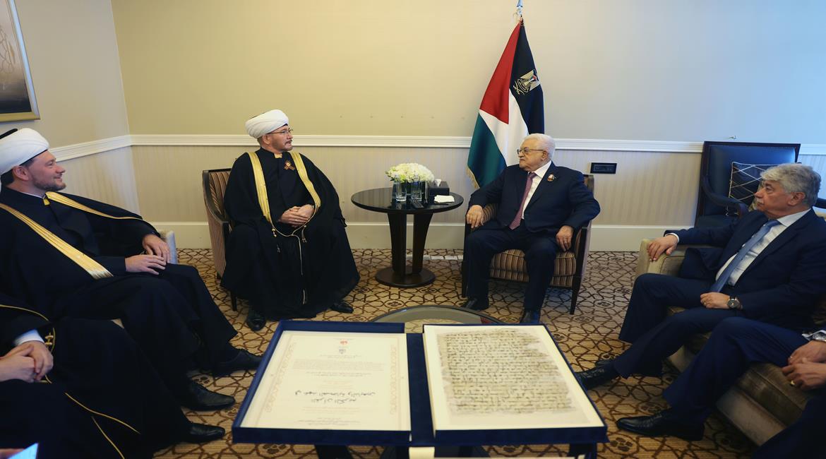 الرئيس محمود عباس يلتقي مفتي روسيا الشيخ راوي عين الدين والوفد المرافق