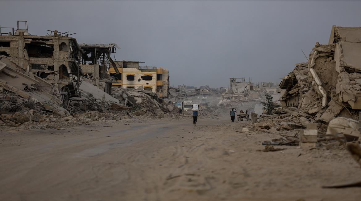 مشاهد تظهر المباني المدمرة والركام في حي الزيتون جنوب مدينة غزة