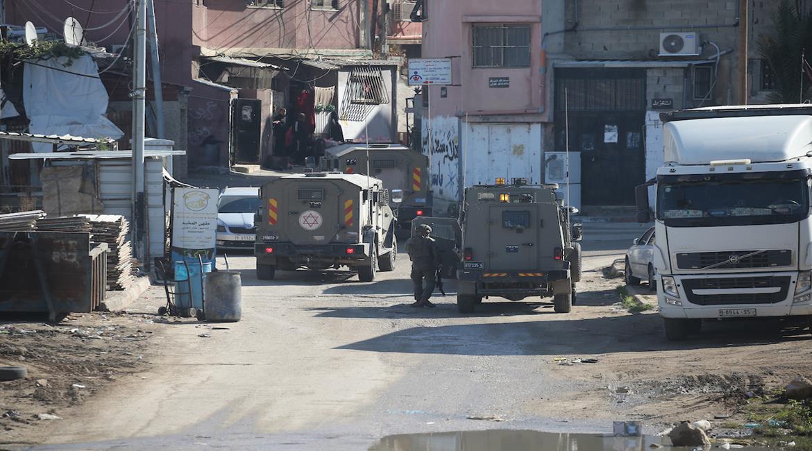  قوات الاحتلال خلال اقتحامها مخيم عسكر بمدينة نابلس 