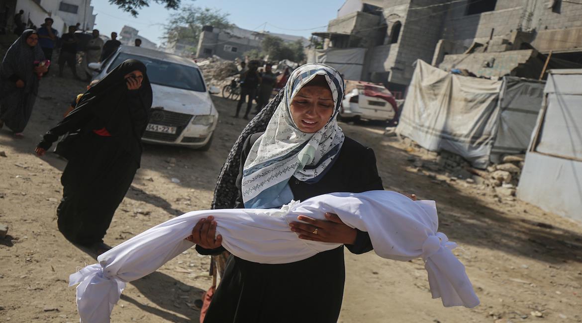  وداع وتشييع عدد من الشهداء في مستشفى الشفاء الطبي بمدينة غزة
