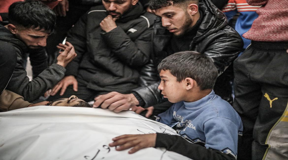 وداع وتشييع شهيدين ارتقيا بقصف الاحتلال في مخيم المغازي وسط قطاع غزة