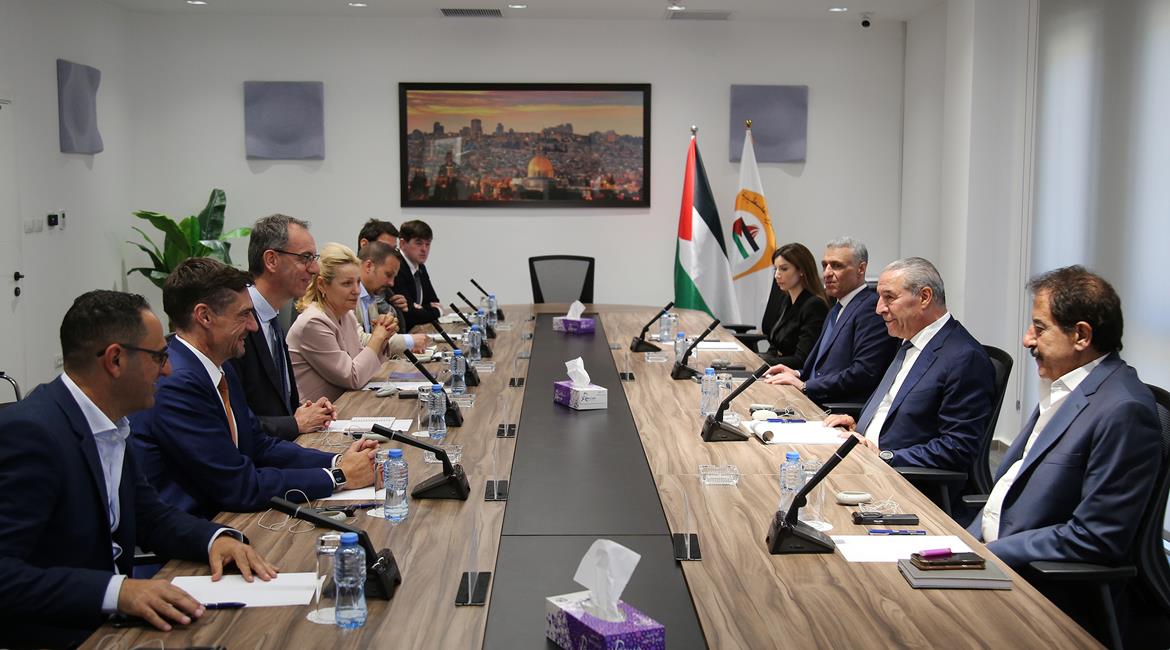 نائب رئيس دولة فلسطين، نائب رئيس اللجنة التنفيذية لمنظمة التحرير حسين الشيخ يلتقي وفدًا من بعثة المساعدات الحدودية للاتحاد الأوروبي 