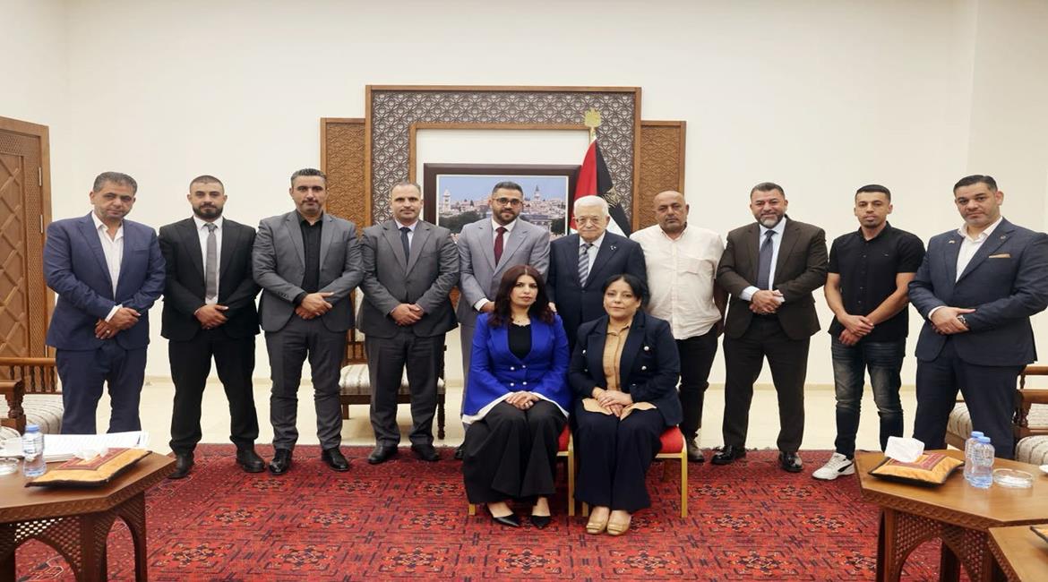 الرئيس محمود عباس، يستقبل وفدا من بلدية سلفيت، ضم رئيس المجلس البلدي ضياء بني نمرة، وأعضاء المجلس المنتخبين