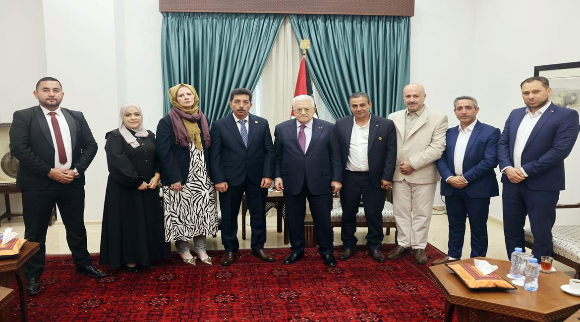 الرئيس محمود عباس، يستقبل وفدا من لجنة تسيير أعمال بلدية قلقيلية، ضم رئيس اللجنة عمر شرقية وأعضاءها