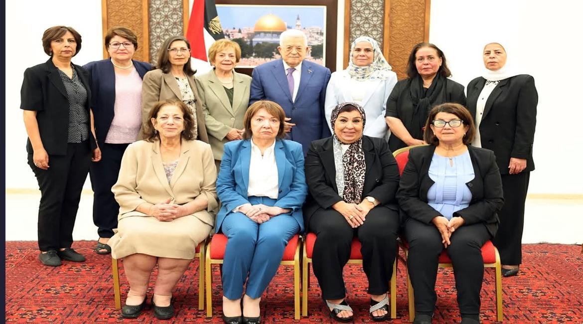 الرئيس محمود عباس يستقبل الأمانة العامة للاتحاد العام للمرأة الفلسطينية، برئاسة رئيسة الاتحاد انتصار الوزير