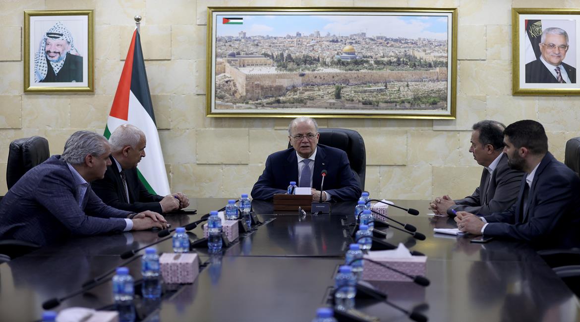 الحكومة تعلن تفعيل لجان الطوارئ في المحافظات للتعامل مع أي تطورات، خلال اجتماع عاجل عقده رئيس الوزراء محمد مصطفى