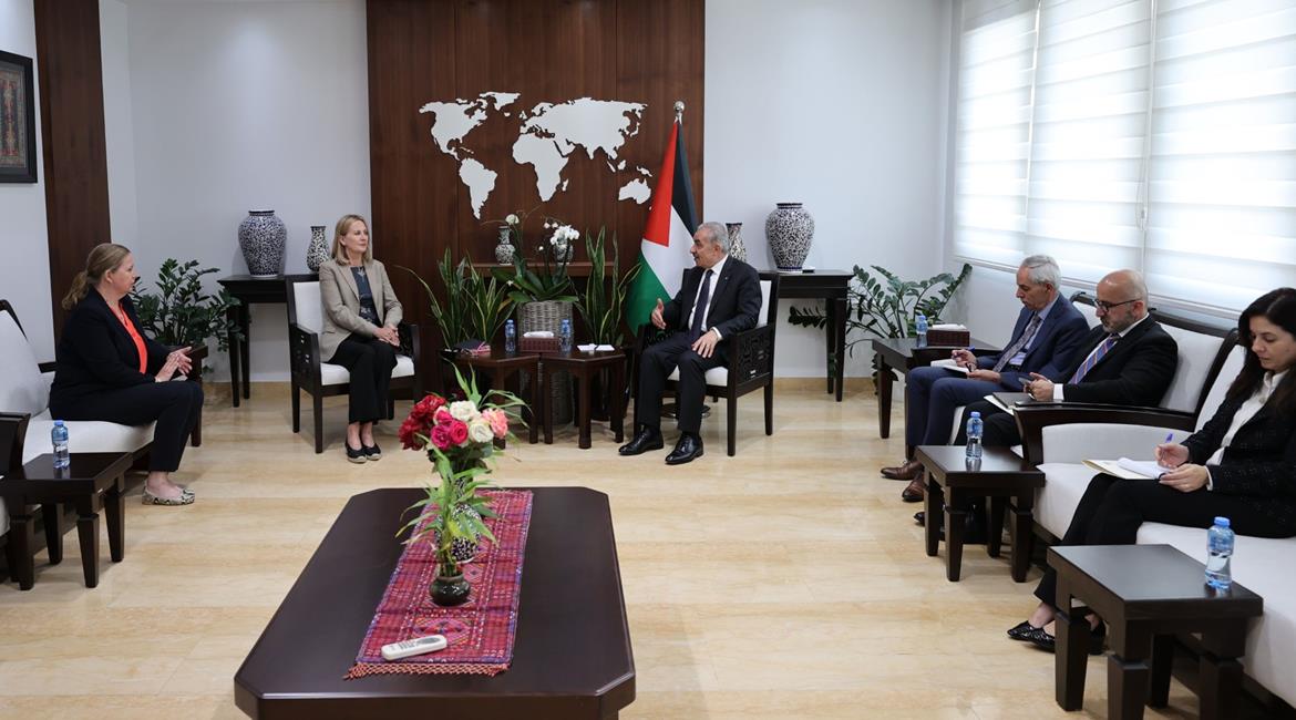رئيس الوزراء محمد اشتية، يستقبل المبعوثة النرويجية الخاصة للسلام في الشرق الأوسط هيلدا هارالدستاد