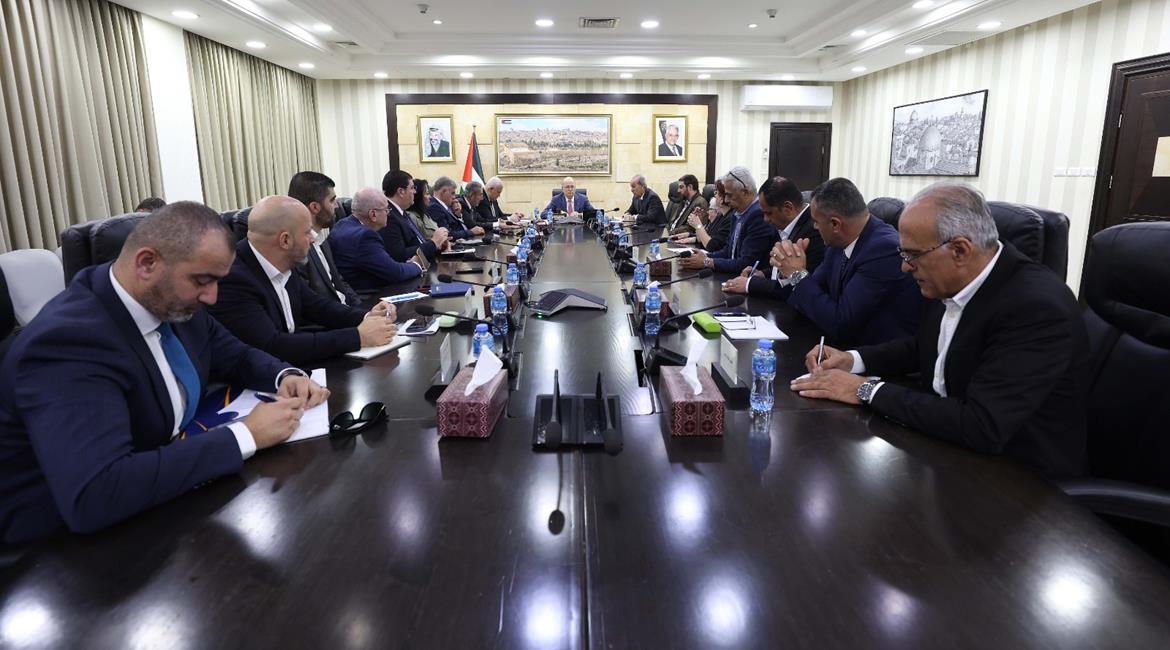 رئيس الوزراء محمد مصطفى، يبحث مع شبكة المنظمات الأهلية توحيد الجهود لتعزيز صمود المواطنين