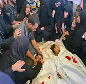 غزة - وداع وتشييع شهداء ارتقوا جراء القصف الإسرائيلي في خان يونس جنوب قطاع غزة