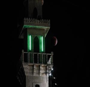 جنين - خسوف القمر في كما يظهر في سماء مدينة جنين