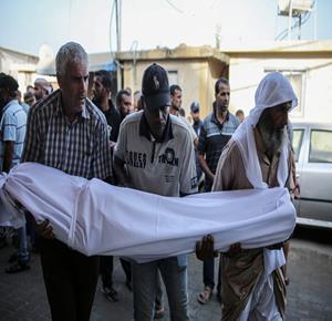 غزة - وداع وتشييع عدد من الشهداء في مستشفى شهداء الاقصى بدير البلح وسط قطاع غزة